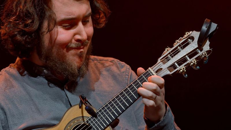 Matheus Donato et son cavaquinho