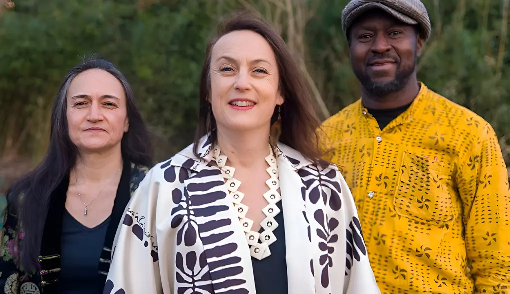 Ninon Valder / Carine Bonnefoy / Abdoulaye Kouyate – Amour Amor, Music For Peace