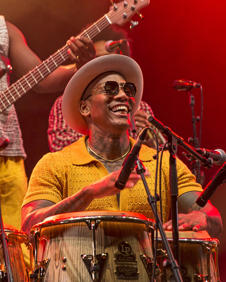 Alfredo Rodriguez Band feat. Pedrito Martinez & Richard Bona — Carte Blanche